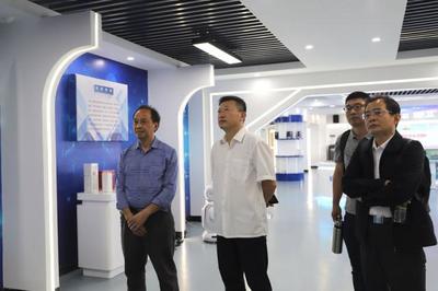 海南鹽業集團張海濤副總經理一行蒞臨我校交流